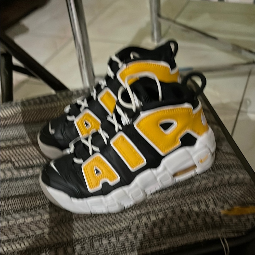 Kids Nike air uptempo size 2Y